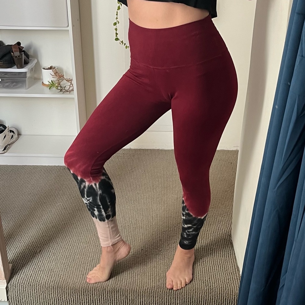 Electric & Rose Maroon Tie Dye Leggings NWOT
